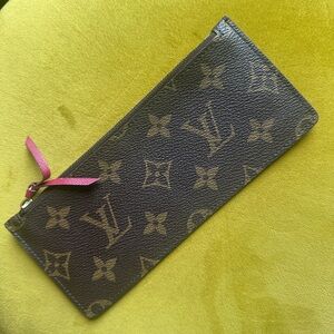 Louis Vuitton Brown Wallet with Monogram Pattern and Bifold Design